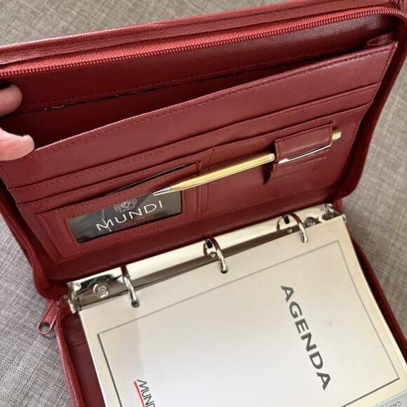 Vtg Mundi Planner 3-Ring Red Faux Leather With 8.5 X 5.5 Inserts Zipper Closure - Picture 4 of 12